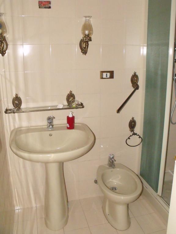 A Tre Passi Dal Centro Hotel ปาแลร์โม ภายนอก รูปภาพ